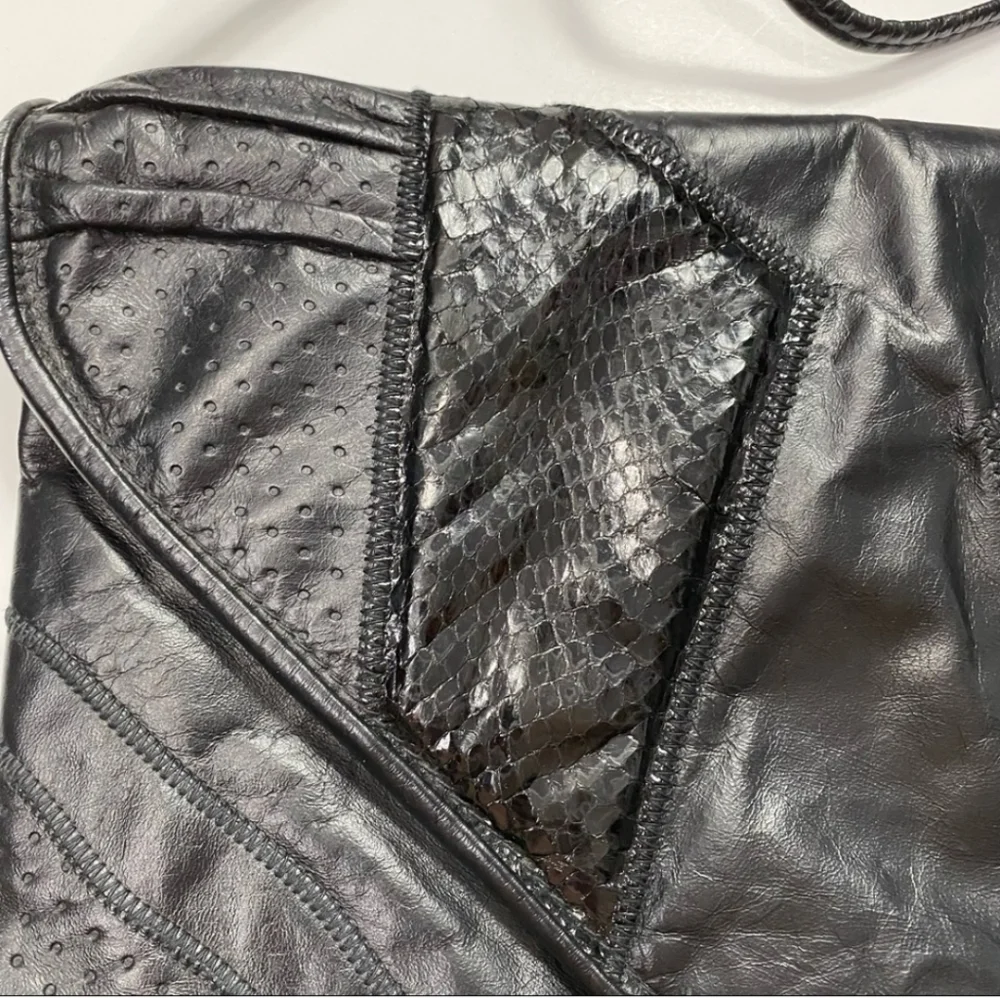 Vintage 70s Leather & Snakeskin Envelope Handbag Black Perforated Velvet Lined - Picture 2 of 14